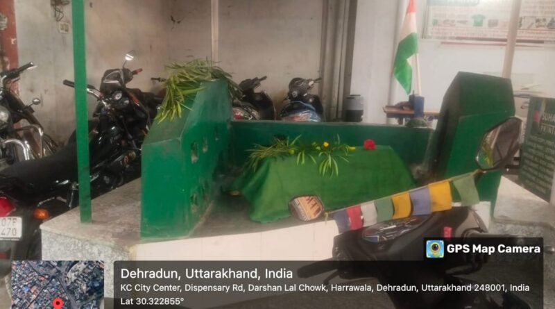 घंटाघर के निकट एचएनबी कॉम्प्लेक्स में अवैध अतिक्रमण ध्वस्त, जिला प्रशासन की सख्त कार्रवाई