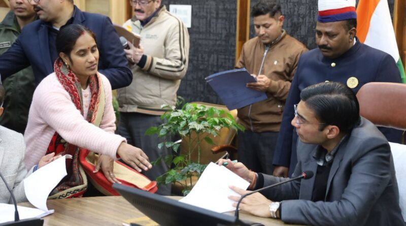 जिला प्रशासन का जनता दर्शन बना राहत का मंच, 158 शिकायतों पर त्वरित कार्रवाई