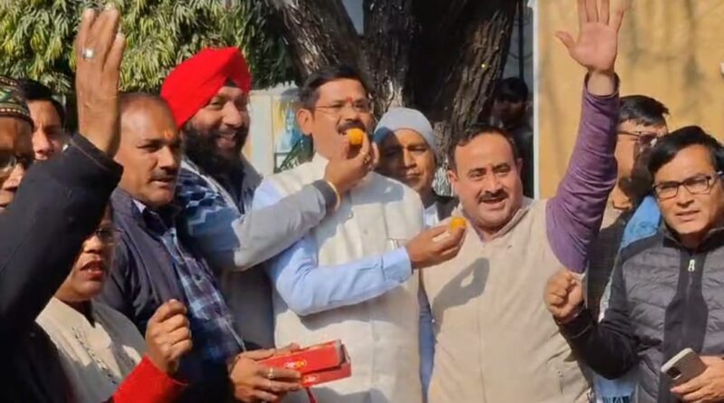 नितिन नबीन के भाजपा के नए राष्ट्रीय अध्यक्ष बनने पर कार्यकर्ताओं में उत्साह, देहरादून में मना जश्न