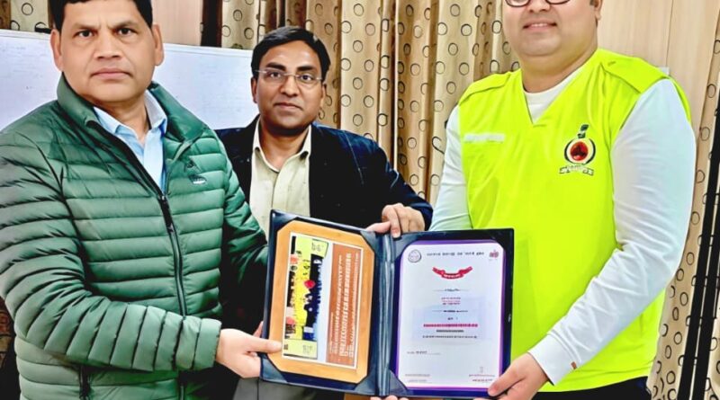 उदीत पांडे बने बैच के उत्कृष्ट प्रशिक्षु, निदेशक डॉ. पी.वी.के. प्रसाद ने किया सम्मानित
