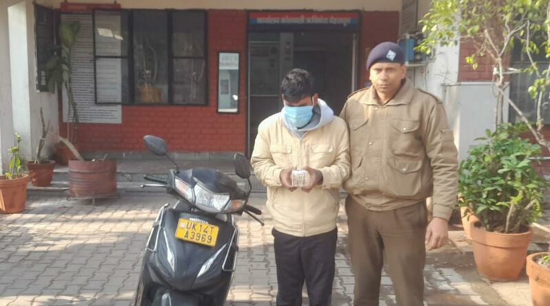ऋषिकेश स्नेचिंग कांड का खुलासा दून पुलिस ने महिला से कुण्डल छीनने वाले अभियुक्त को किया गिरफ्तार