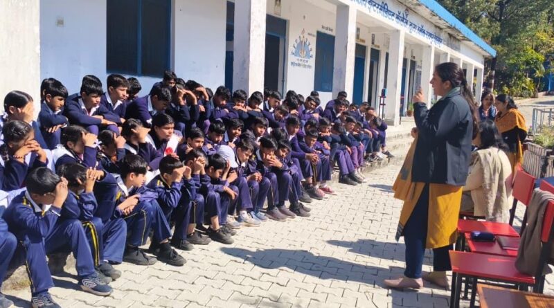 डीएम सविन बंसल के निर्देशन में रायपुर क्षेत्र के विद्यालयों में बाल अधिकारों पर चलाया जागरूकता अभियान।