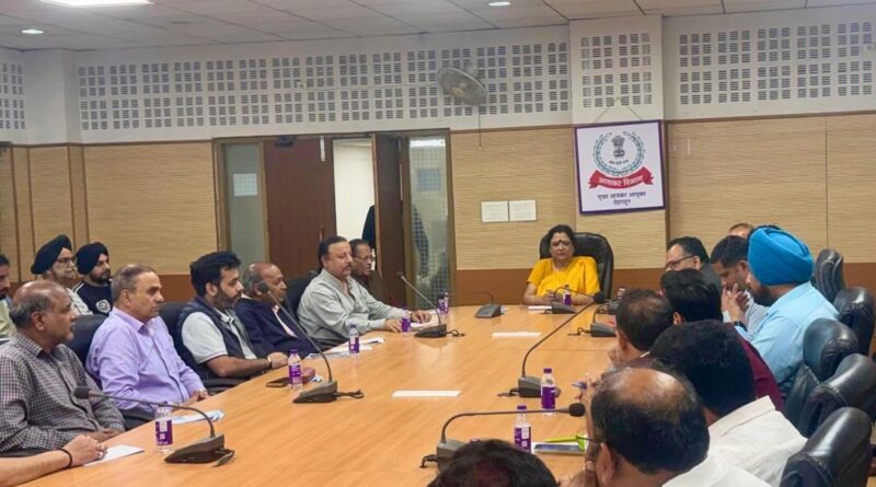 देहरादून में आयकर विभाग की बैठक, अग्रिम कर समय पर जमा करने के लिए करदाताओं को किया जागरूक