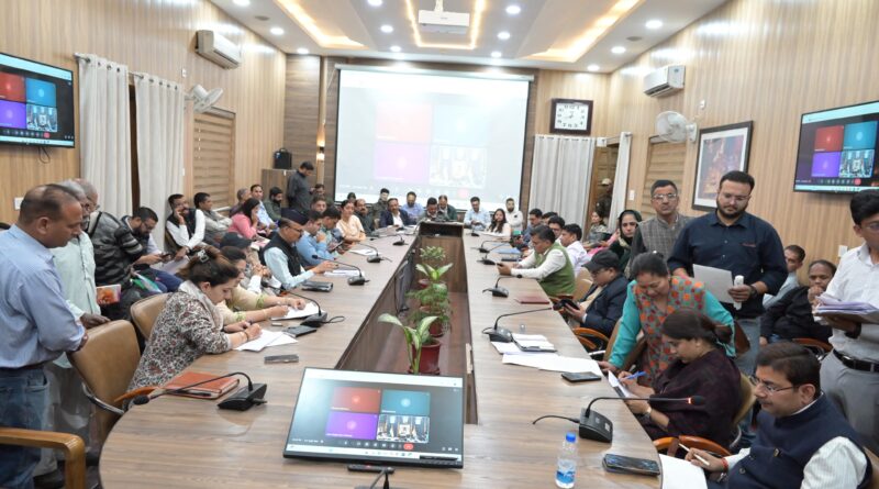 जनता दर्शन में 162 शिकायतें, फर्जी जन्म प्रमाण पत्र और जमीन विवाद सहित कई मामलों में जांच के निर्देश