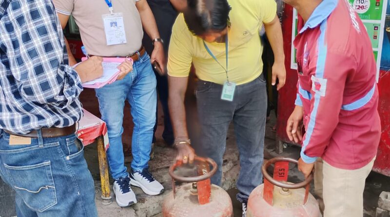 देहरादून में डीएम की सख्ती, घरेलू गैस के व्यावसायिक इस्तेमाल पर 16 सिलेंडर जब्त