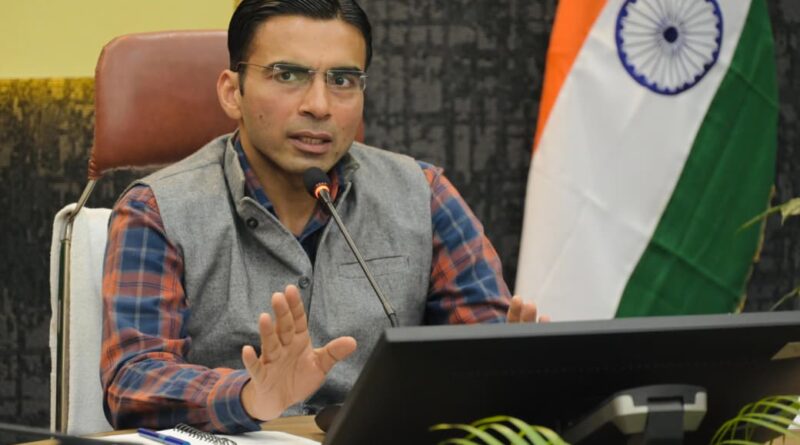 डीएम सविन बंसल के निर्देश—हर गैस एजेंसी पर प्रशासन की नजर, होम डिलीवरी अनिवार्य; 5 मुकदमे दर्ज, 3 गिरफ्तार