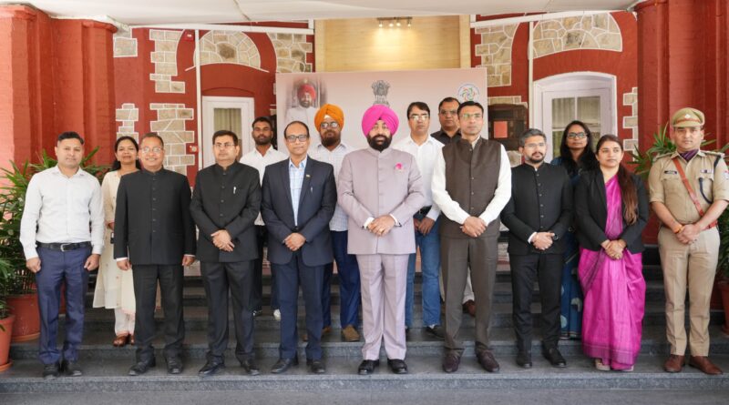 आपदा में उत्कृष्ट कार्य करने वाले कार्मिकों को राज्यपाल ने किया सम्मानित