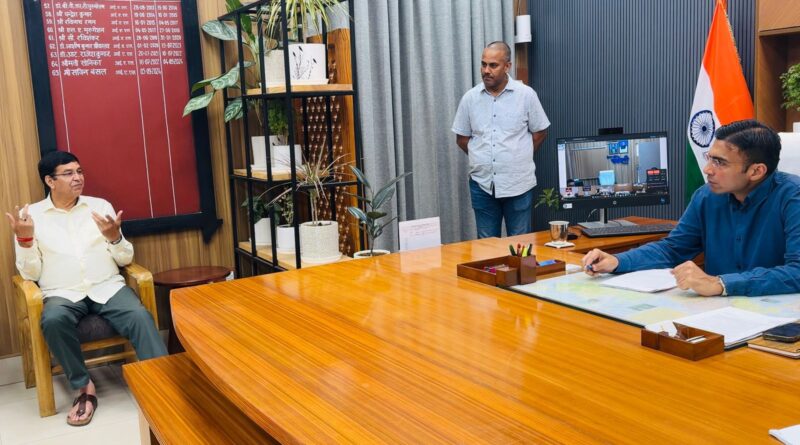 स्कूलों की ‘फीस लूट’ के खिलाफ कांग्रेस का बड़ा एक्शन, डीएम से की शिकायत