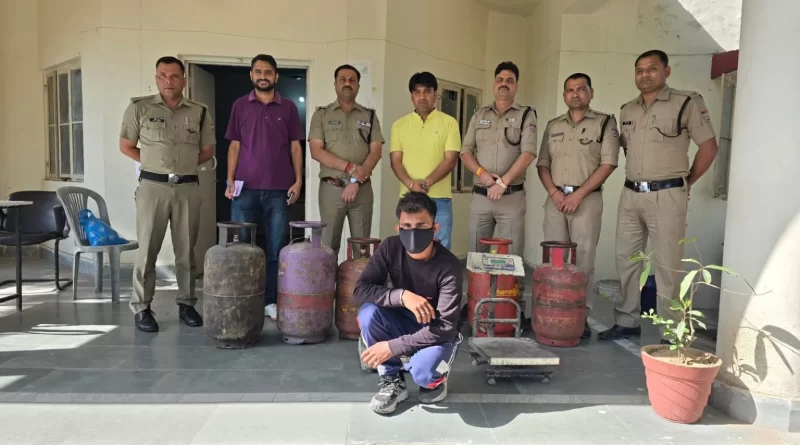 एलपीजी सिलेंडर कालाबाजारी पर बड़ा एक्शन: अवैध रिफिलिंग का भंडाफोड़, 6 सिलेंडर समेत उपकरण जब्त