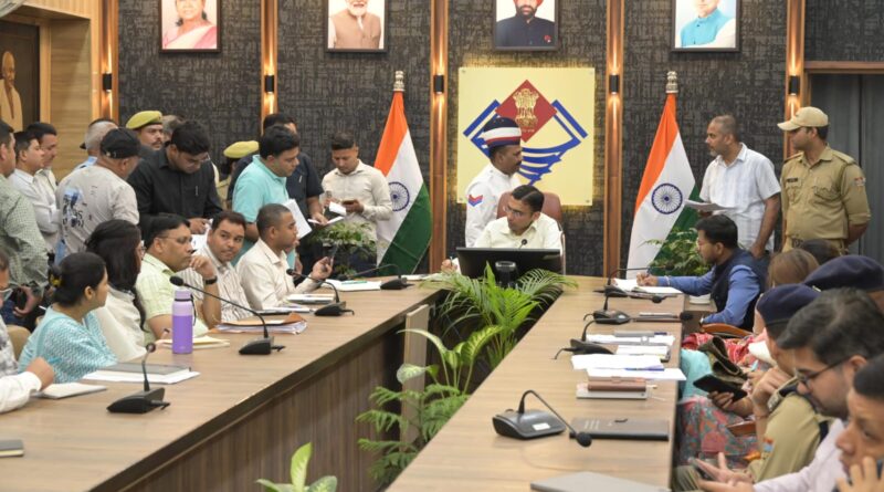 देहरादून में जनदर्शन: 239 शिकायतों पर सुनवाई, जरूरतमंदों को मौके पर राहत