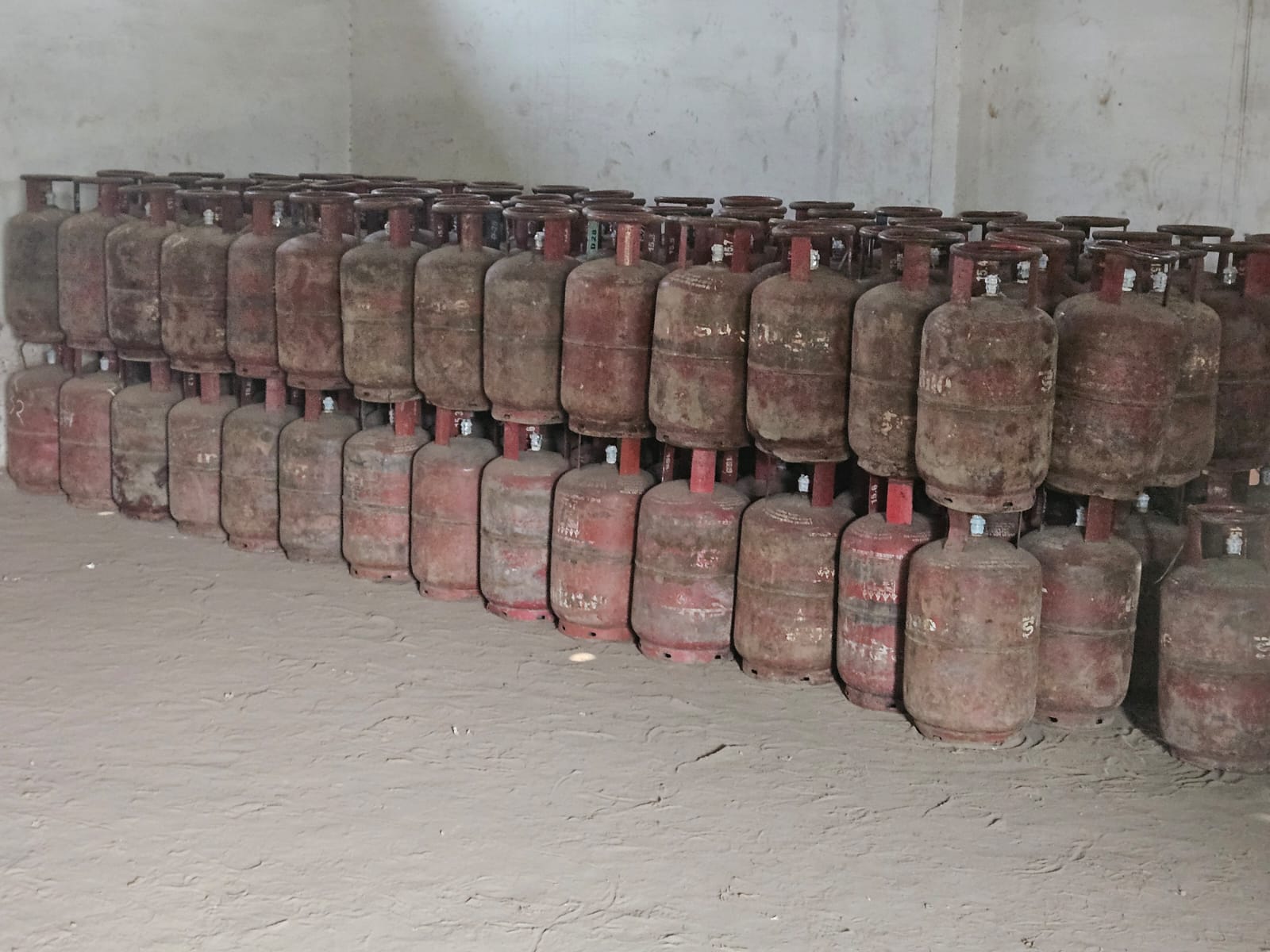 देहरादून: गैस सप्लाई व्यवस्था दुरुस्त, 13,890 कनेक्शन जीवन ज्योति एजेंसी में शिफ्ट