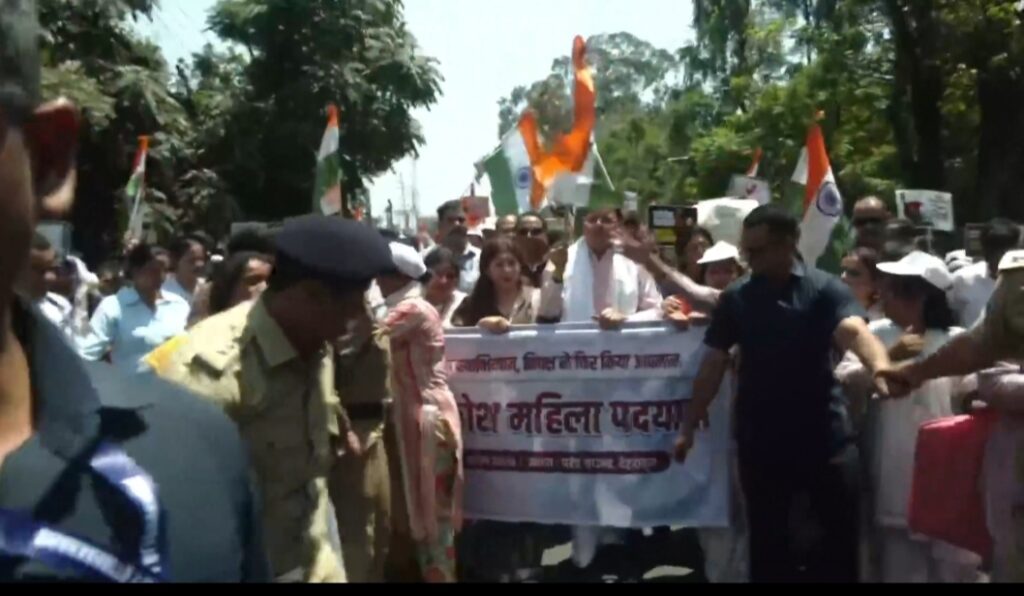 देहरादून में महिला जन आक्रोश रैली, आरक्षण मुद्दे पर सियासी घमासान तेज**