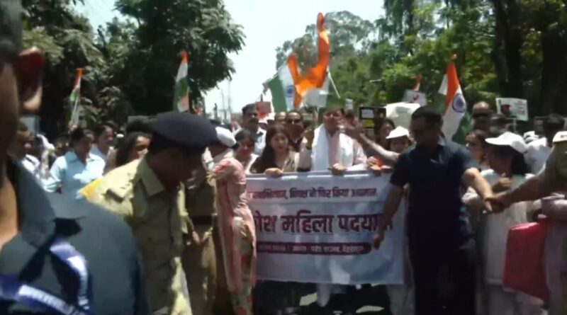 देहरादून में महिला जन आक्रोश रैली, आरक्षण मुद्दे पर सियासी घमासान तेज**