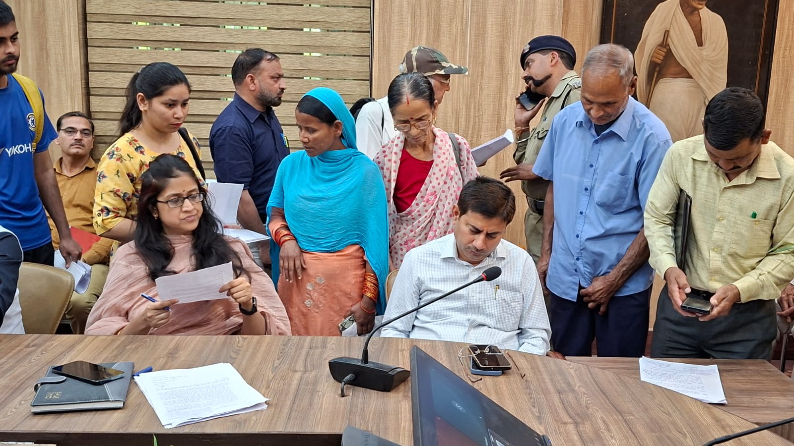 देहरादून में जनता दरबार: 163 शिकायतें दर्ज, अधिकांश का मौके पर निस्तारण