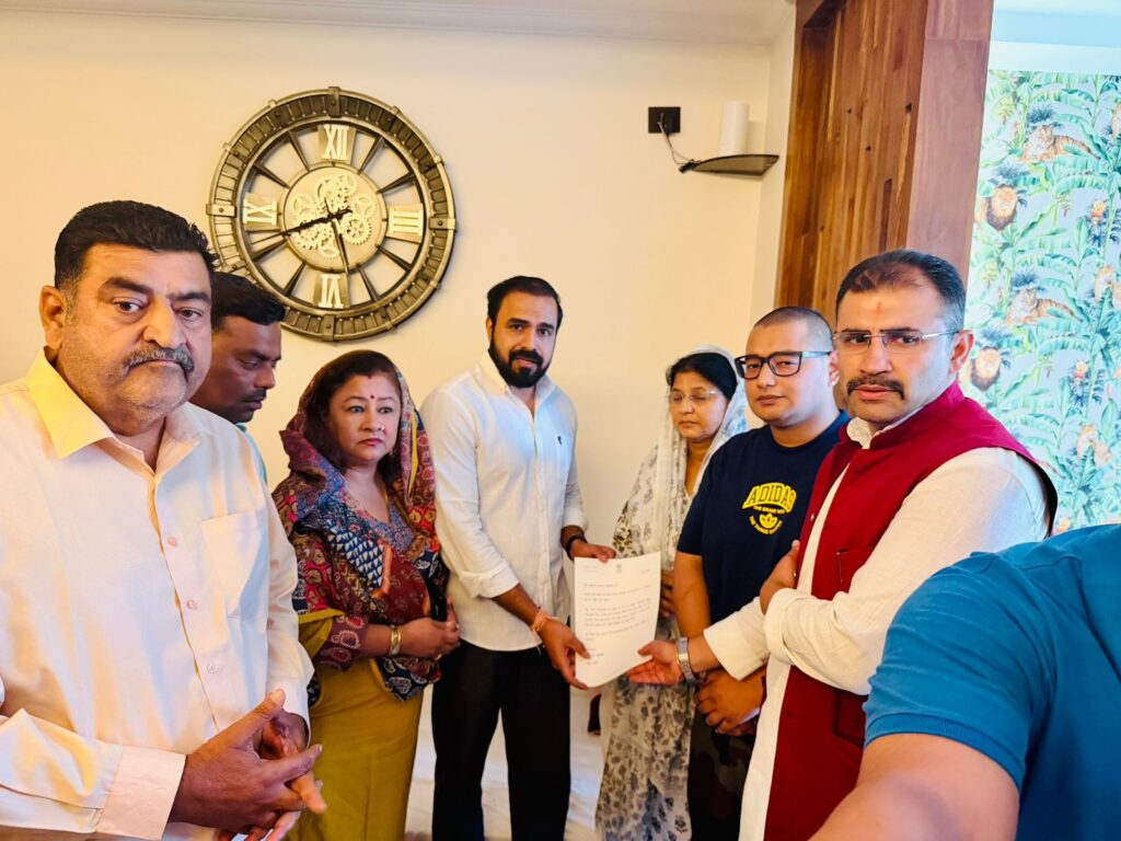राहुल गांधी ने डाटकाली सिद्धपीठ के महंत रमन प्रसाद गोस्वामी के निधन पर जताया शोक