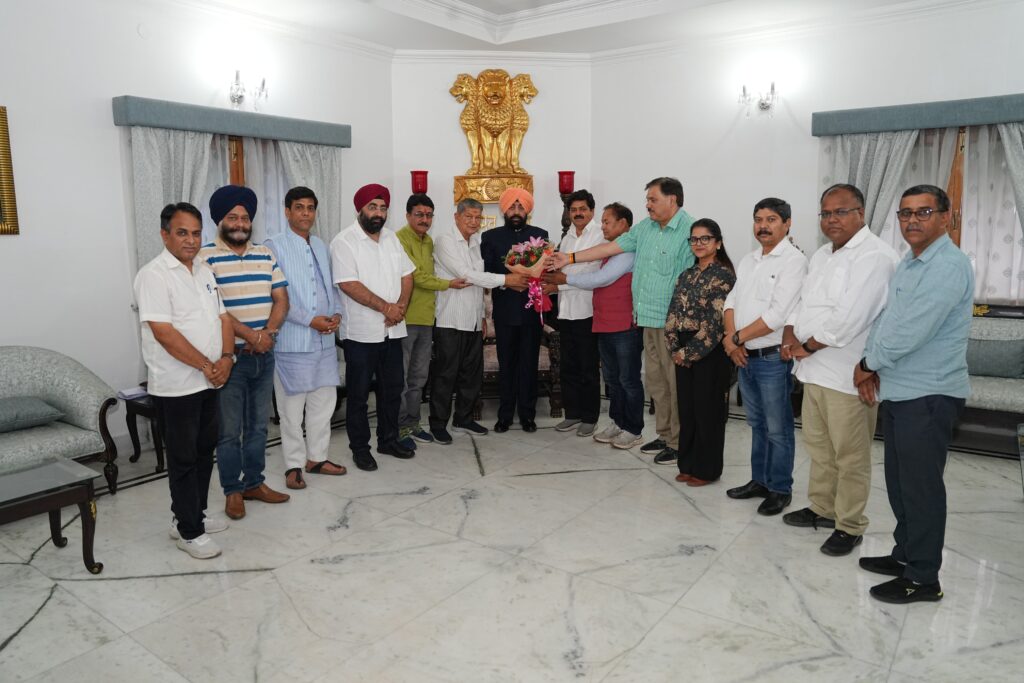 राज्यपाल से मिले कांग्रेस नेता, कानून व्यवस्था और नर्सिंग अभ्यर्थियों के मुद्दे पर सौंपा ज्ञापन