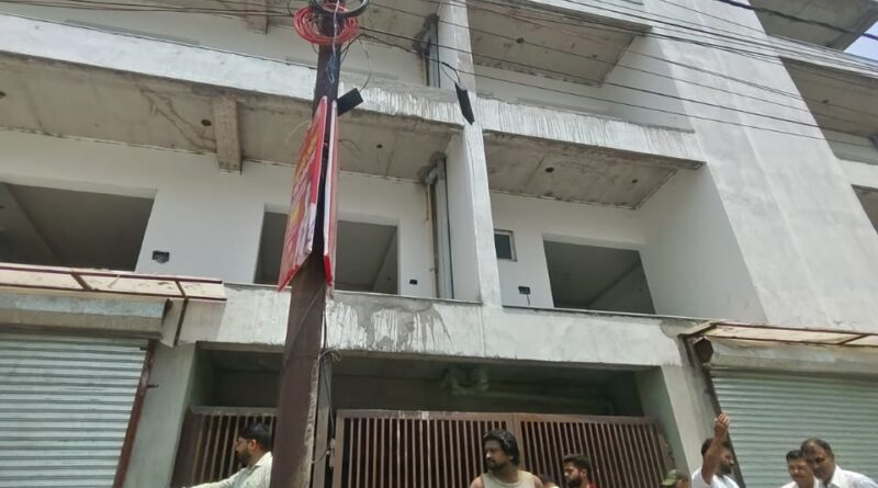 ऋषिकेश में एमडीडीए का बड़ा अभियान, आठ अवैध बहुमंजिला भवन सील