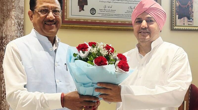 कांग्रेस उपाध्यक्ष सूर्यकांत धस्माना ने की महंत देवेन्द्र दास से मुलाकात, स्वास्थ्य सेवाओं की सराहना