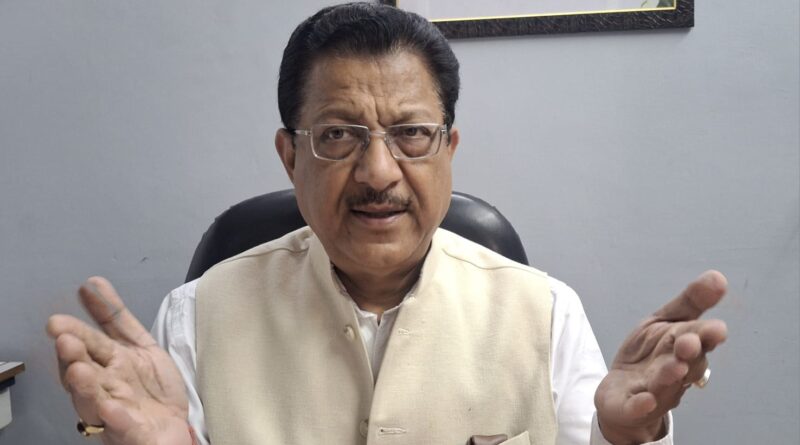 भाजपा में गुटबाजी खुलकर सामने, सांसद की बैठक से विधायकों की दूरी पर कांग्रेस का हमला