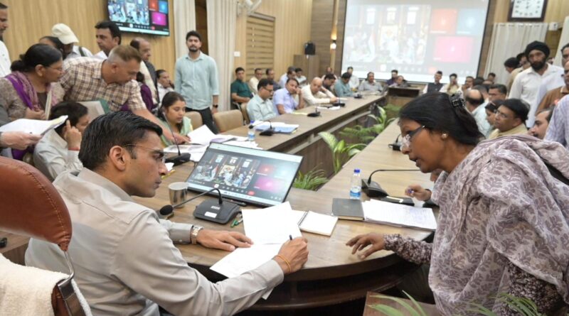 जन समस्याओं के समाधान का भरोसेमंद मंच बना ‘जन दर्शन’, 300 से अधिक मामलों की सुनवाई