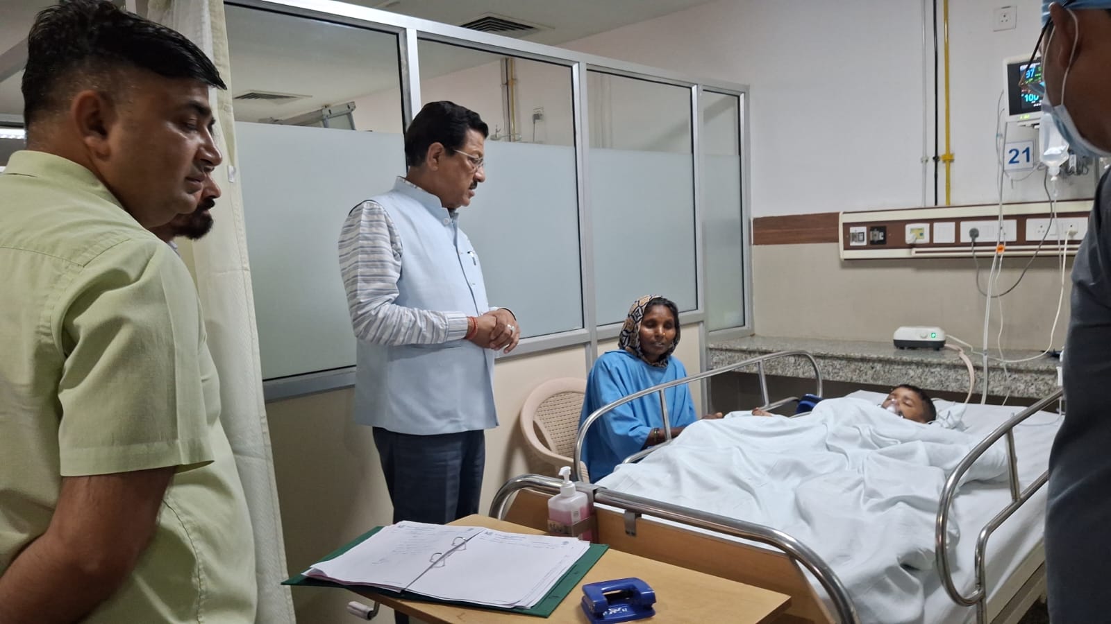 फर्जी अस्पतालों पर चले बुलडोजर”, स्वास्थ्य मंत्री से बोले सूर्यकांत धस्माना