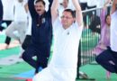 12वें अंतर्राष्ट्रीय योग दिवस के अवसर पर बनबसा में आयोजित राज्य स्तरीय कार्यक्रम में मुख्यमंत्री पुष्कर सिंह धामी ने हजारों योग साधकों, एसएसबी जवानों, छात्र-छात्राओं, युवाओं, मातृशक्ति एवं वरिष्ठ नागरिकों के साथ सामूहिक योगाभ्यास किया