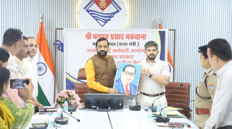 मैनुअल स्कैवेंजिंग पर सख्त हुआ आयोग, सफाई कर्मियों के हितों पर जोर