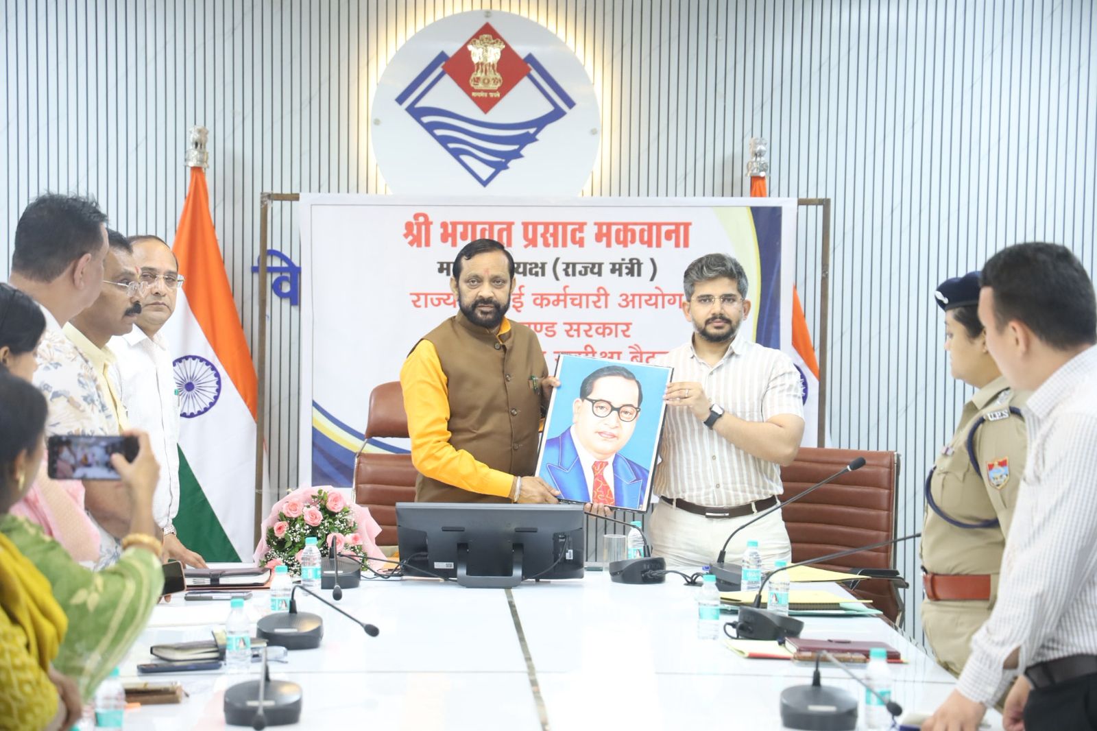 मैनुअल स्कैवेंजिंग पर सख्त हुआ आयोग, सफाई कर्मियों के हितों पर जोर