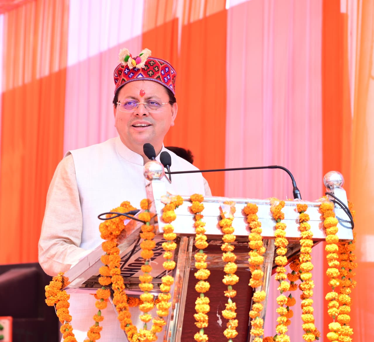 संस्कृति के मंच से विकास का संदेश, धामी ने खोला सौगातों का पिटारा