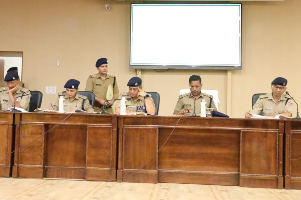 देहरादून पुलिस को आईजी का सख्त संदेश: अपराधियों पर प्रहार तेज करो, रैश ड्राइविंग और फेक न्यूज फैलाने वालों पर होगी कार्रवाई