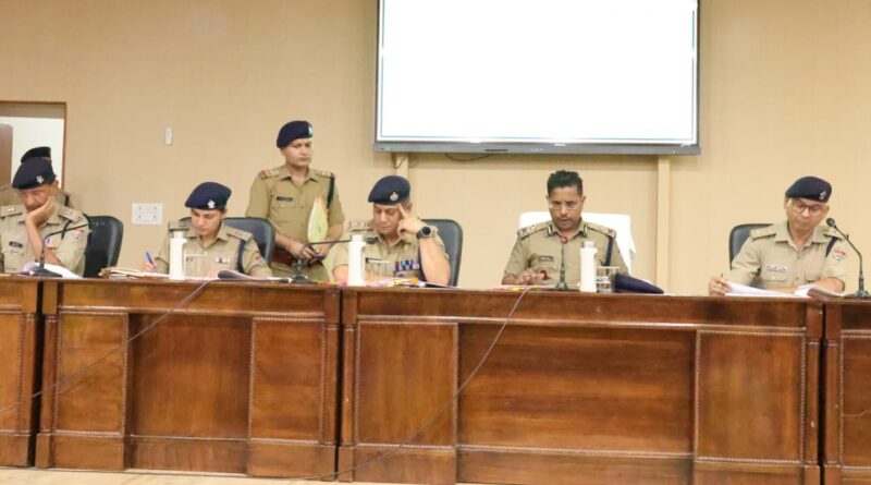 देहरादून पुलिस को आईजी का सख्त संदेश: अपराधियों पर प्रहार तेज करो, रैश ड्राइविंग और फेक न्यूज फैलाने वालों पर होगी कार्रवाई