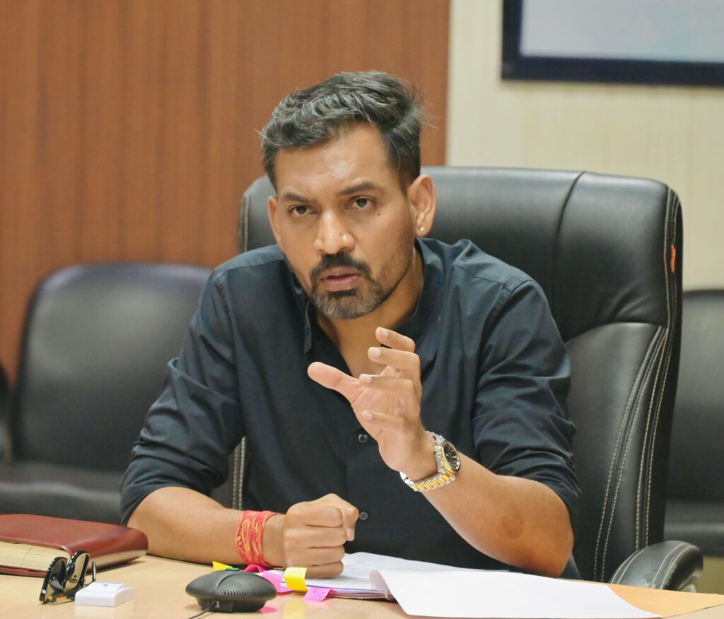 कूड़ा प्रबंधन पर सख्त हुए डीएम, माइक्रो लेवल पर होगी निगरानी