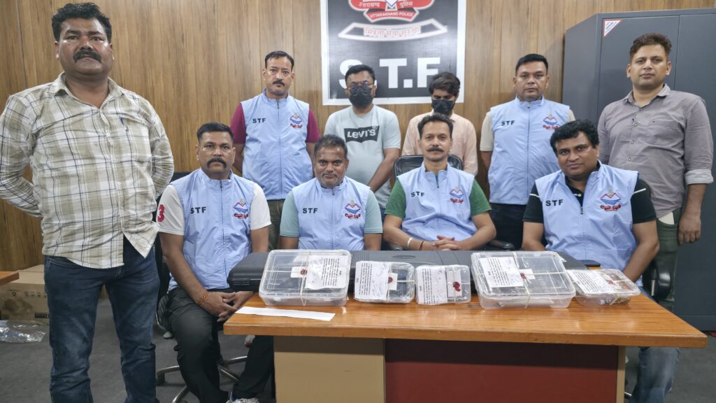 फर्जी हथियार लाइसेंस रैकेट पर STF का बड़ा एक्शन, 2 गिरफ्तार, कई अवैध हथियार बरामद