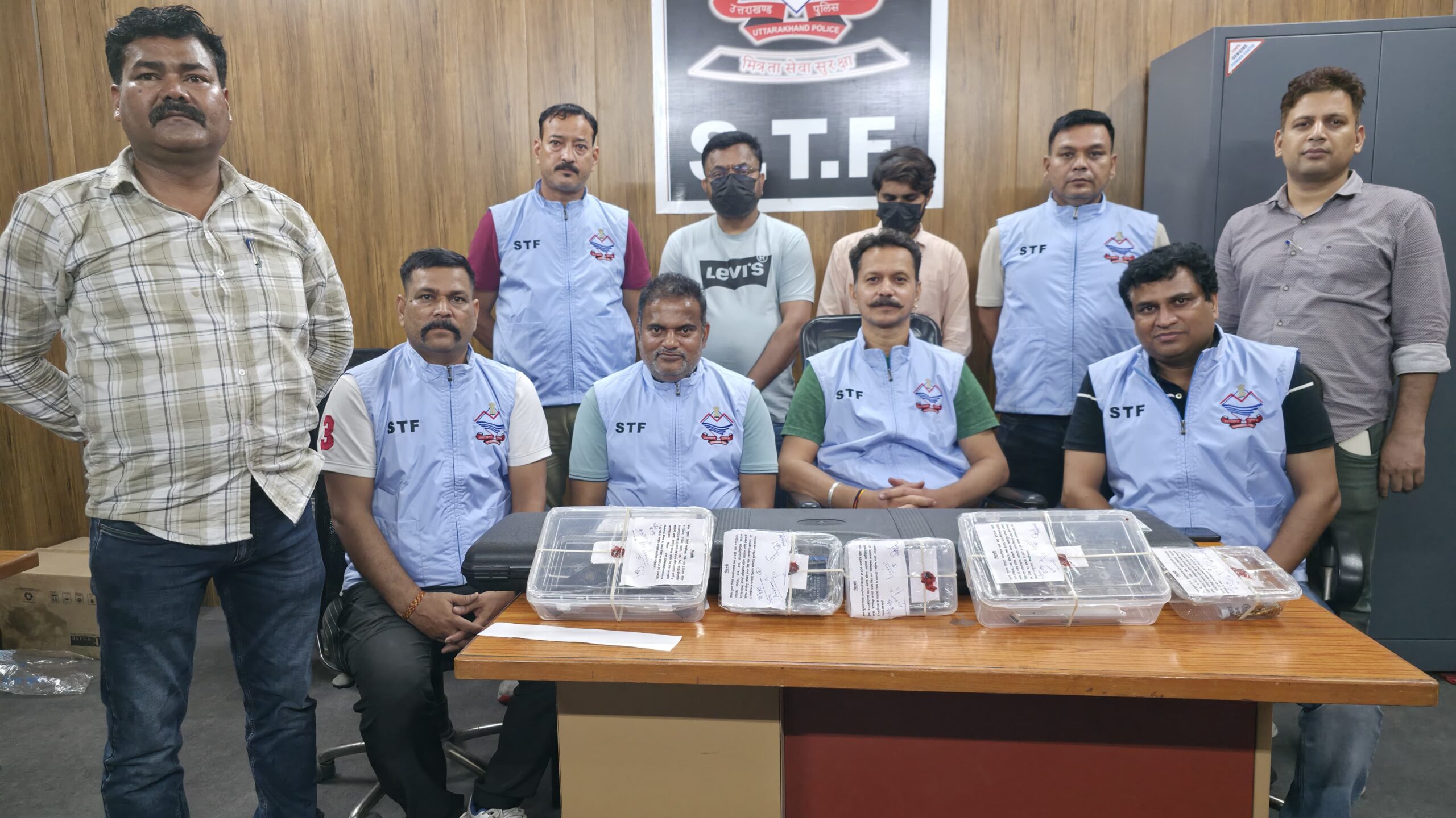 फर्जी हथियार लाइसेंस रैकेट पर STF का बड़ा एक्शन, 2 गिरफ्तार, कई अवैध हथियार बरामद