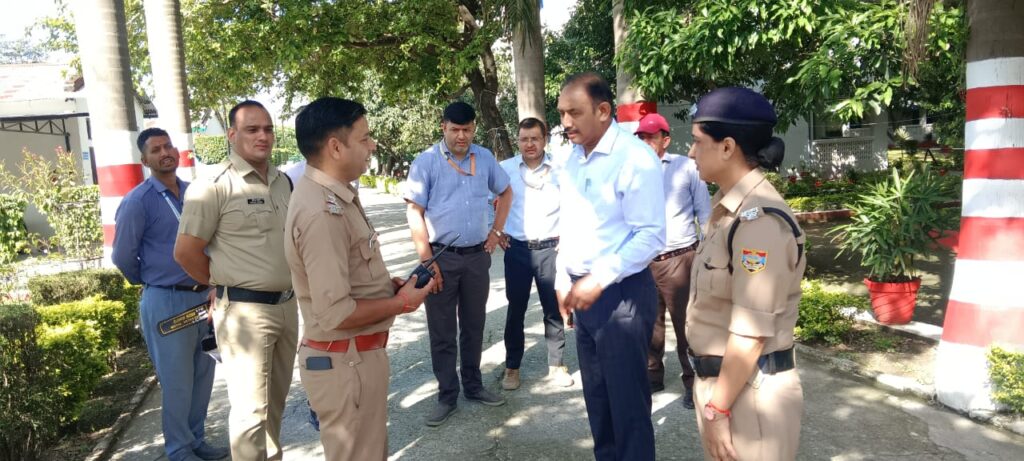 UKSSSC स्नातक स्तरीय परीक्षा शांतिपूर्ण ढंग से संपन्न, 116 केंद्रों पर पुलिस की रही कड़ी निगरानी
