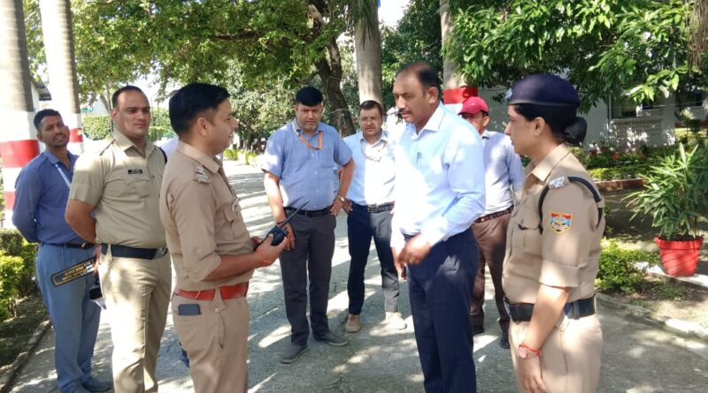 UKSSSC स्नातक स्तरीय परीक्षा शांतिपूर्ण ढंग से संपन्न, 116 केंद्रों पर पुलिस की रही कड़ी निगरानी