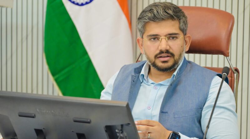 उप जिला निर्वाचन अधिकारी अभिनव शाह ने EROs के साथ की समीक्षा बैठक, शत-प्रतिशत गणना प्रपत्र वितरण पर जोर