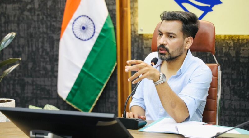अर्द्धकुंभ-2027 की तैयारियां तेज, त्रिवेणी घाट से गंगा कॉरिडोर तक विकास परियोजनाओं की डीएम ने की समीक्षा