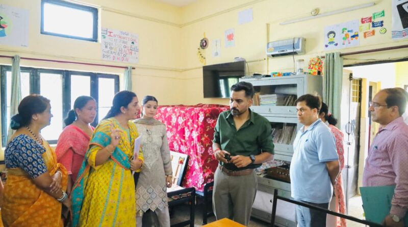 डीएम का नारी निकेतन और बाल सुधार गृह निरीक्षण, सुरक्षा और पुनर्वास पर सख्त निर्देश