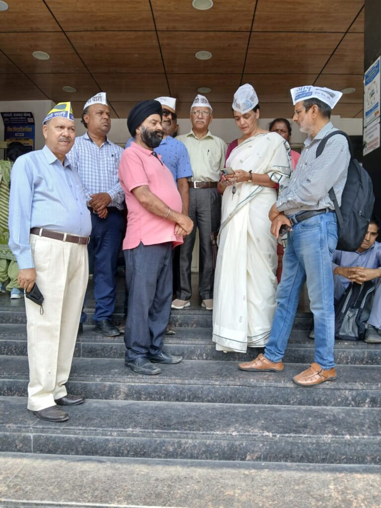 दून अस्पताल की बदहाल व्यवस्था पर AAP का हमला, धामी सरकार को ठहराया जिम्मेदार
