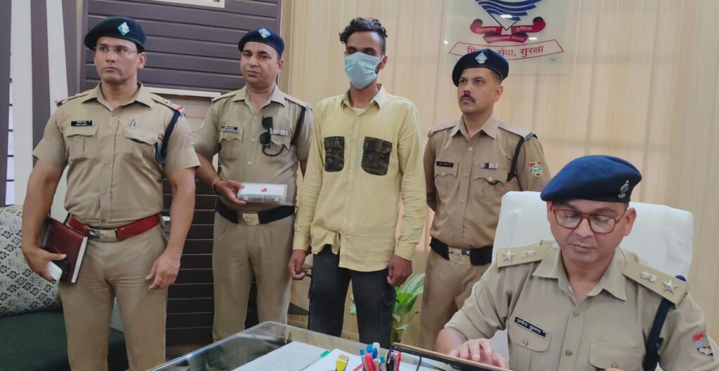 उत्तराखंड के सभी थानों को बम से उड़ाने की धमकी देने वाला आरोपी गिरफ्तार