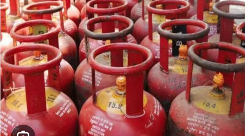 अमरदीप गैस सेवा पर ताला, उपभोक्ताओं के लिए वैकल्पिक व्यवस्था लागू