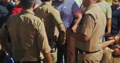 देहरादून नाबालिग दुष्कर्म मामला और भारी बवाल,हिंदू संगठन की पुलिस से नोकझोंक