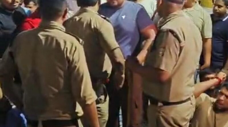 देहरादून नाबालिग दुष्कर्म मामला और भारी बवाल,हिंदू संगठन की पुलिस से नोकझोंक