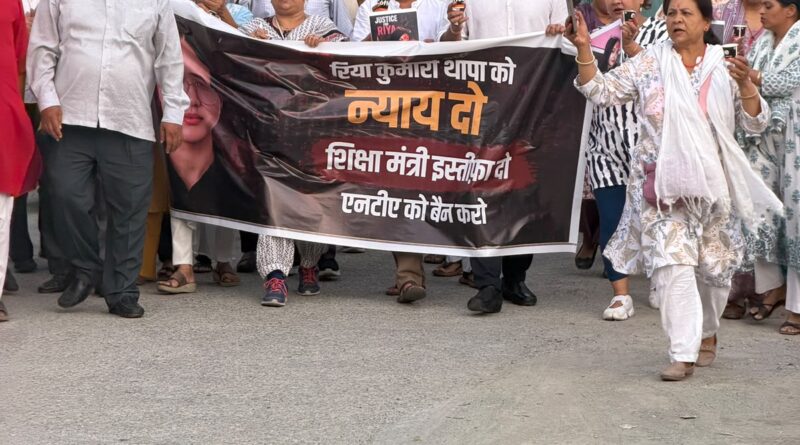 रीया थापा की मौत पर कांग्रेस का कैंडल मार्च, शिक्षा मंत्री के इस्तीफे और परीक्षा घोटालों की जांच की मांग
