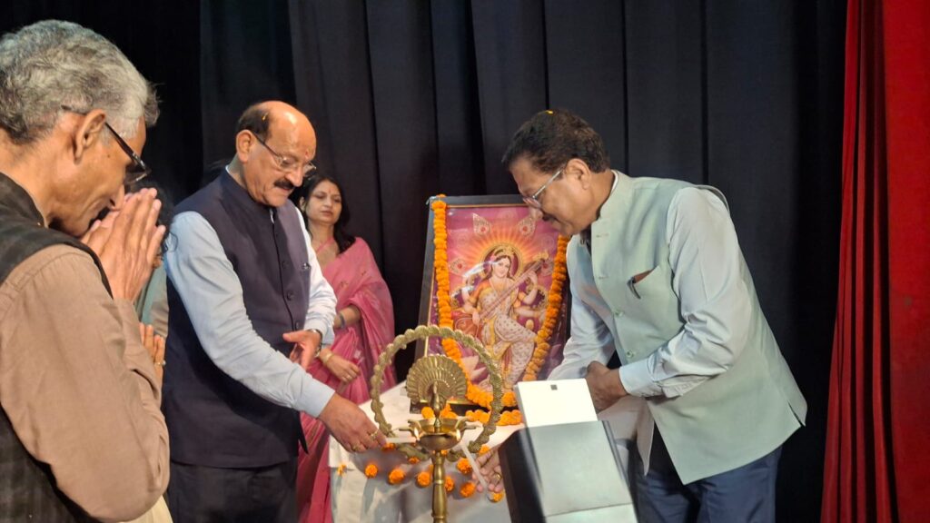 देहरादून में सजी शायरी और कविता की महफ़िल