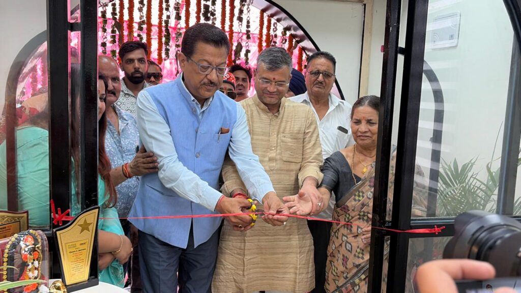 पंडितवाड़ी में राम प्रसाद डोभाल सेवार्थ ट्रस्ट के दंत चिकित्सा अस्पताल का शुभारंभ