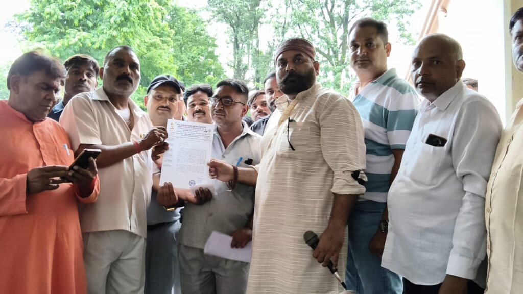 देहरादून: सफाई कर्मचारियों के आंदोलन को मिला वाल्मीकि नवयुवक संघ का समर्थन