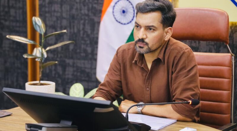 जिला अस्पताल के घटते राजस्व पर डीएम सख्त, जांच के आदेश