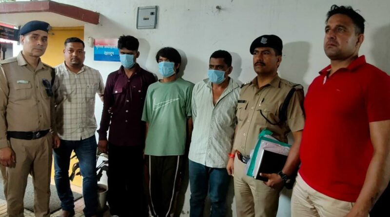 ‘ऑपरेशन प्रहार’ में दून पुलिस की बड़ी कामयाबी, 3 शातिर वाहन चोर गिरफ्तार; 8 दोपहिया वाहन और एक्टिवा के पार्ट्स बरामद